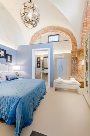 2 chambres, fer et planche à repasser, draps fournis