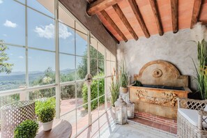Interior - Villa Lina, Luxury Farmhouse with Pool and Amazing View close to Lucca Town Centre (San Concordio di Moriano)
