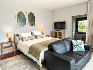 Deluxe Suite | 1 bedroom, in-room safe, individually decorated, individually furnished