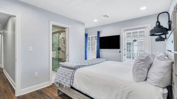 6 bedrooms, iron/ironing board, travel crib, free WiFi