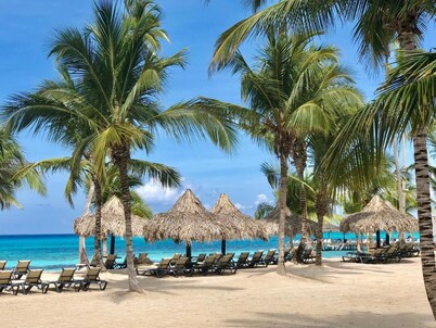 Bayahibe Cadaquez Caribe Beachfront Apt next to Dreams & Catalonia Resorts 
