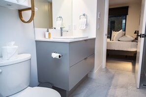 Lejlighed | Badeværelse | Hårtørrer, håndklæder