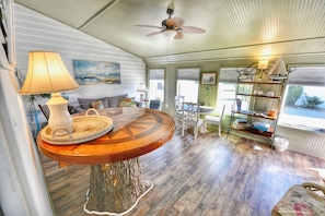 Game room - Inn at Oriental (Oriental)