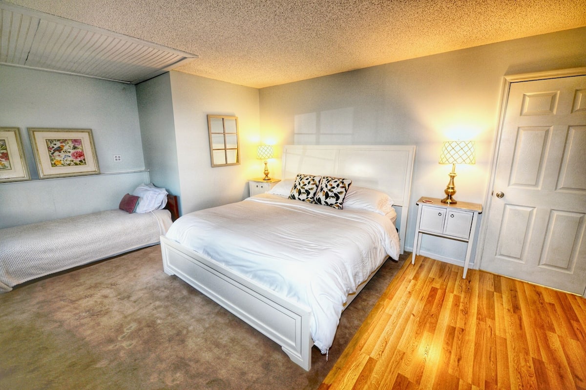 Charleston | Hypo-allergenic bedding, minibar, individually decorated