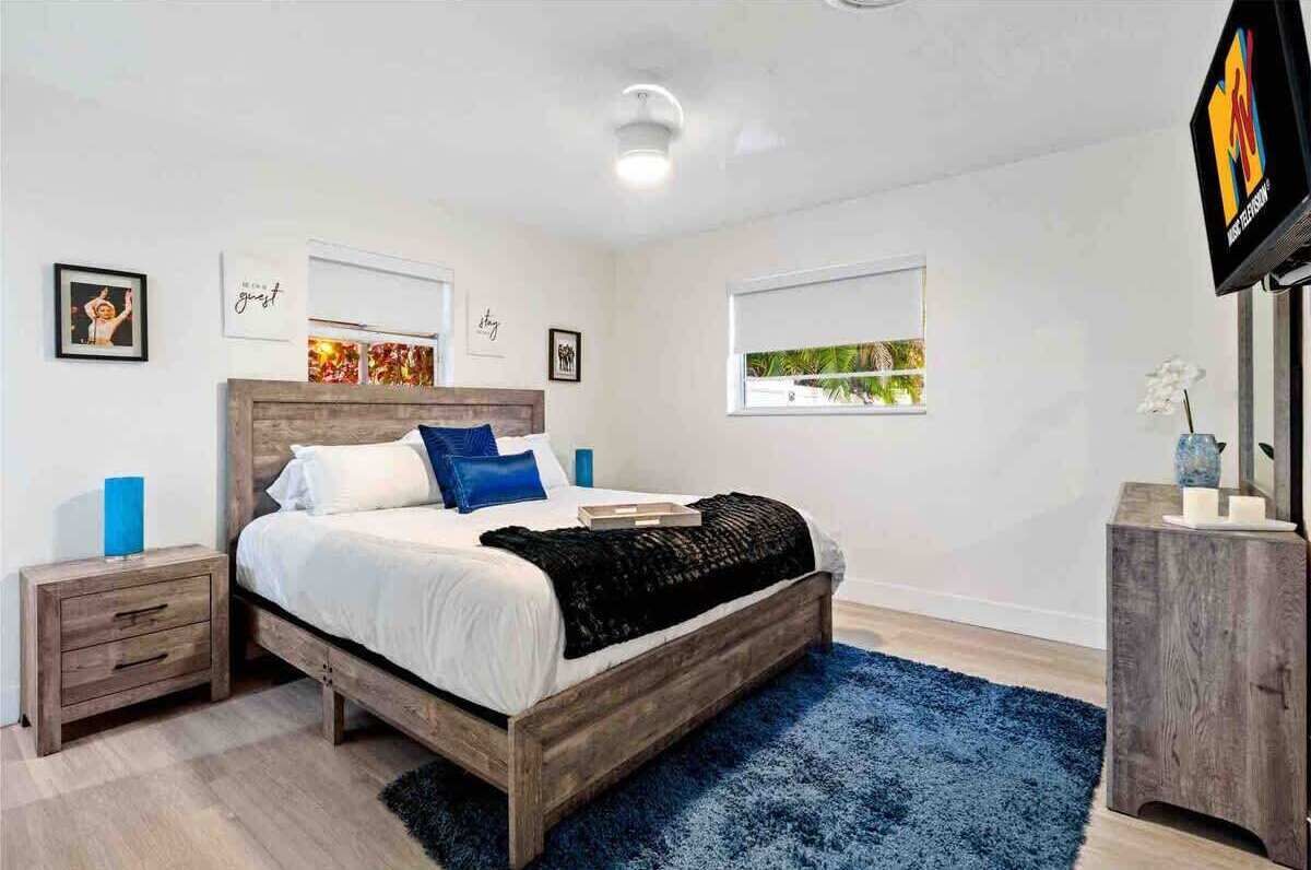 4 sovrum, skrivbord, strykjärn/strykbräda och resesäng