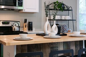 Private kitchen - Fresh and Trendy Tremont Getaway (Cleveland)