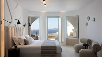 Signature Cliffside Suite with Private Infinity Pool & Outdoor Heated Jetted Tub -Caldera View | Literie de qualité supérieure, couette en duvet d'oie