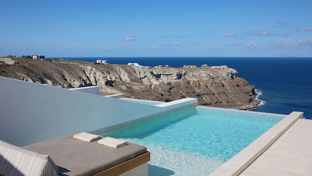 Deluxe Cliffside Suite with Private Infinity Pool & Heated Outdoor Jetted Tub - Caldera View | 테라스/파티오