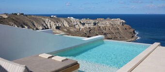 Omna Caldera Suites