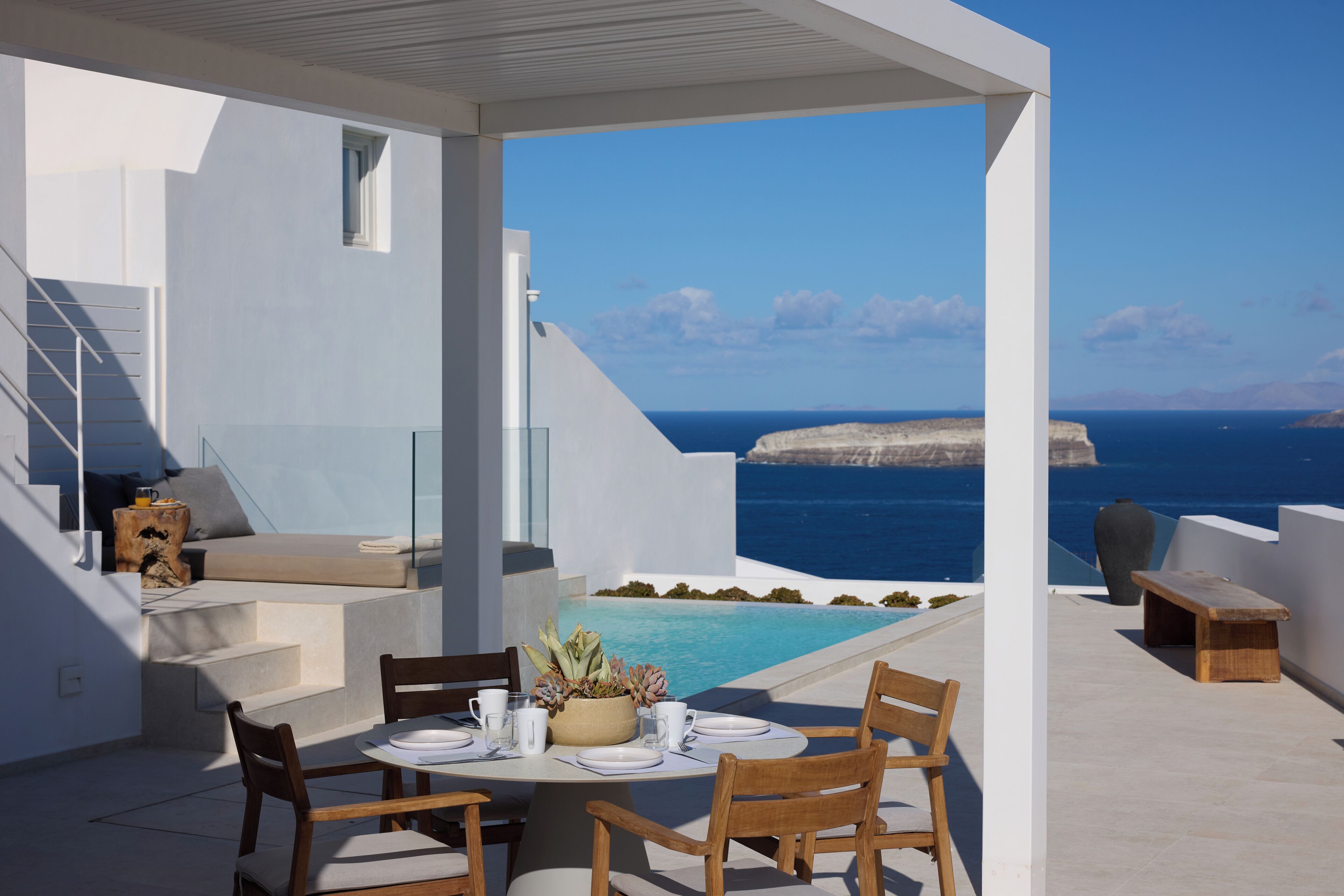 Elegant Suite with Private Infinity Pool & Heated Outdoor Jetted Tub - Caldera View | Terrace/patio