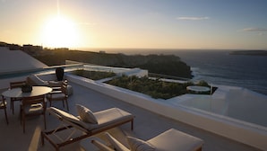 Prestige Suite with Private Infinity Pool & Heated Outdoor Jetted Tub - Caldera View | 테라스/파티오