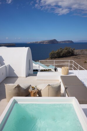 Elegant Suite with Private Infinity Pool & Heated Outdoor Jetted Tub - Caldera View | Terrace/patio - Omna Caldera Suites (Santorini)