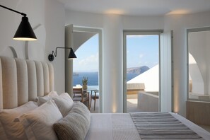 Signature Cliffside Suite with Private Infinity Pool & Outdoor Heated Jetted Tub -Caldera View | Premium bedding, down comforters, memory foam beds, minibar - Omna Caldera Suites (Santorini)