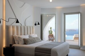 Signature Cliffside Suite with Private Infinity Pool & Outdoor Heated Jetted Tub -Caldera View - Omna Caldera Suites (Santorini)