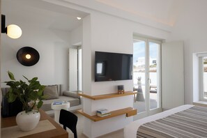 Junior Suite with Private Pool & Heated Outdoor Jetted Tub | เครื่องนอนระดับพรีเมียม, ผ้านวมขนเป็ด, เตียงเมมโมรีโฟม, มินิบาร์