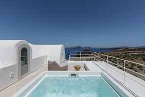 Elegant Suite with Private Infinity Pool & Heated Outdoor Jetted Tub - Caldera View | Terraço/pátio