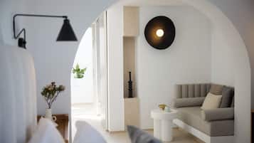 Elegant Suite with Private Infinity Pool & Heated Outdoor Jetted Tub - Caldera View | SÀngtillbehör av högsta kvalitet, duntÀcken och memory foam-madrasser