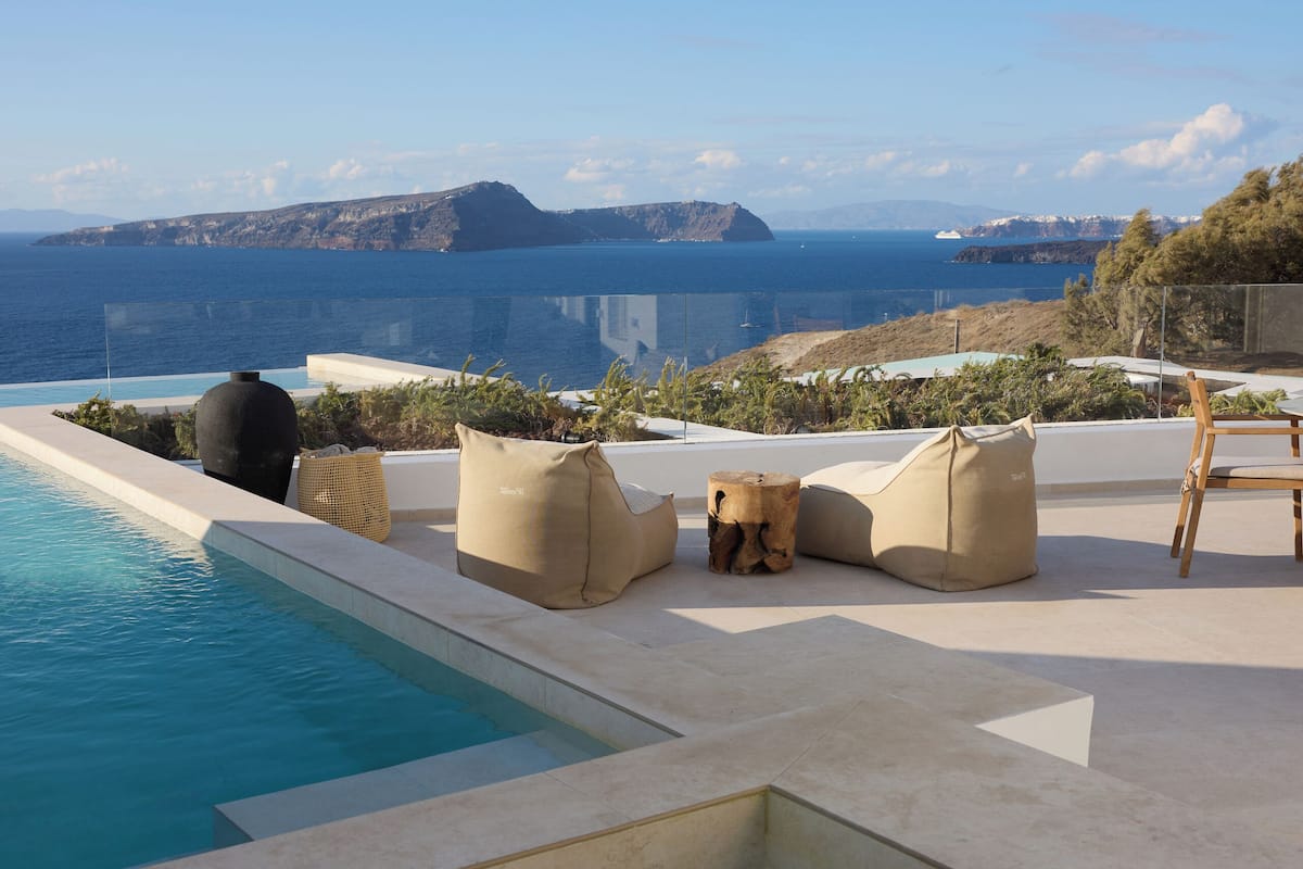 Prestige Suite with Private Infinity Pool & Heated Outdoor Jetted Tub - Caldera View | Terrace/patio
