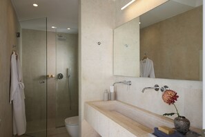 Junior Suite with Private Pool & Heated Outdoor Jetted Tub | Bathroom | Shower, rainfall showerhead, free toiletries, hair dryer