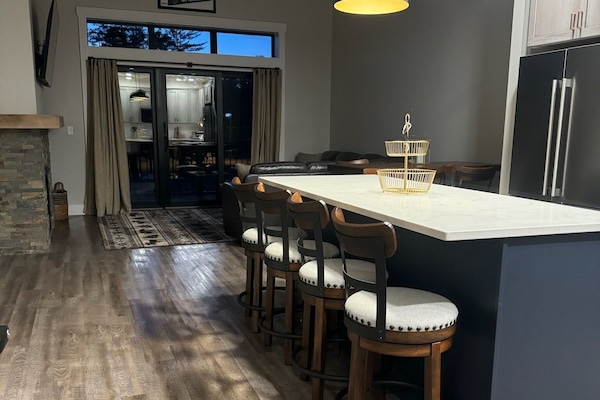 kitchen/ dining area