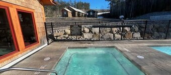Village sunset ski in/ ski out condo on Cranmore Mountain 