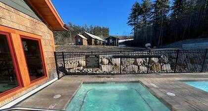 Village sunset ski in/ ski out condo on Cranmore Mountain