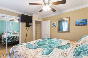 1 bedroom, desk, iron/ironing board, travel cot - Sand In My Boots, Super Comfortable Oceanfront (North Topsail Beach)