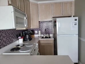 冰箱、微波炉、烤箱、炉灶