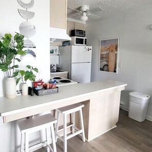 冰箱、微波炉、烤箱、炉灶