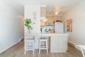 冰箱、微波炉、烤箱、炉灶