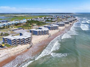 Una spiaggia nelle vicinanze
