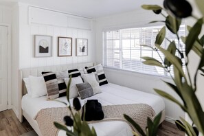 3 bedrooms, iron/ironing board, WiFi, bed sheets - Cozy Private Home, 10-min From DT, Beach & Parks (San Diego)