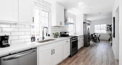 Cozy Private Home, 10-min From DT, Beach & Parks