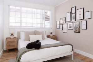 3 habitaciones, tabla de planchar con plancha, wifi y ropa de cama 