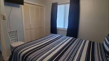 1 Schlafzimmer, Schreibtisch, BĂŒgeleisen/BĂŒgelbrett, Reisekinderbett