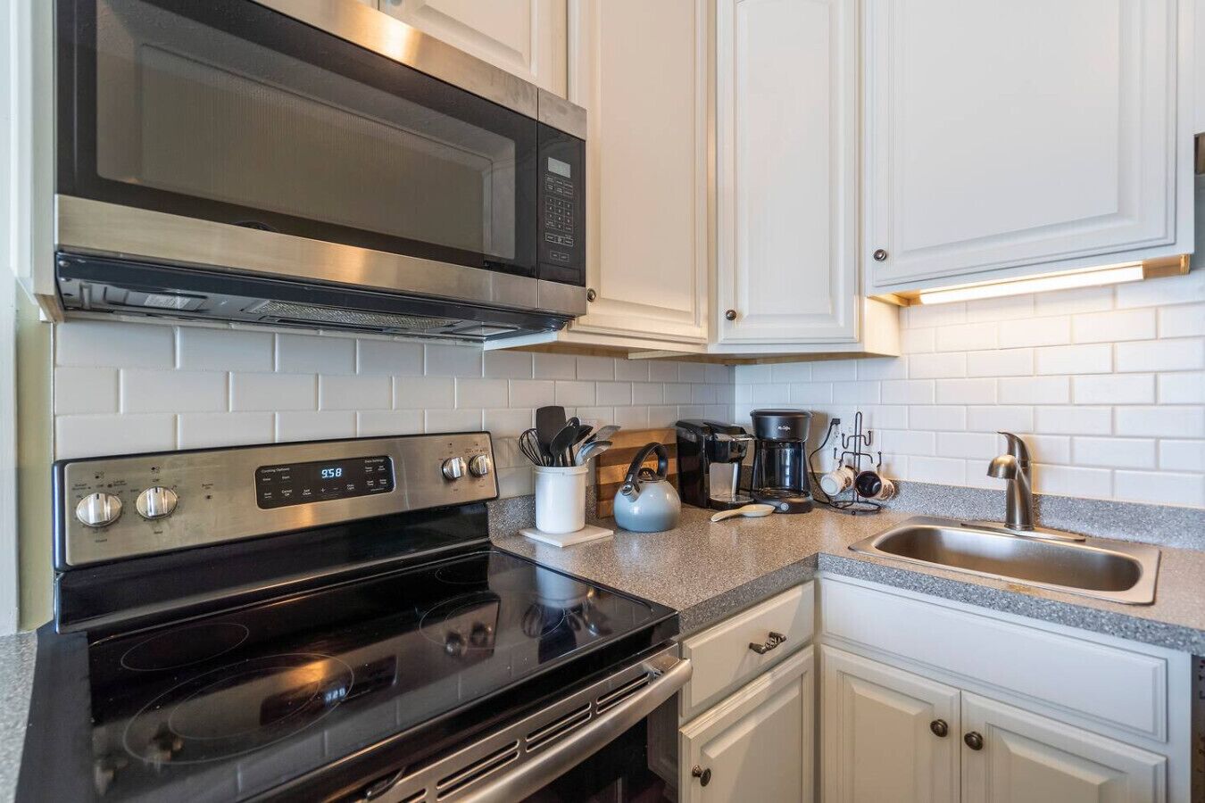 冰箱、微波炉、烤箱、炉灶