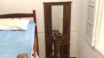 5 habitaciones, tabla de planchar con plancha y wifi