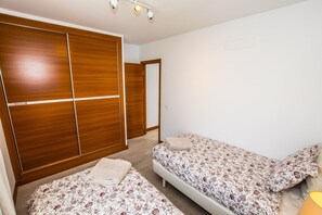 2 bedrooms, in-room safe, iron/ironing board, free WiFi