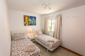 2 bedrooms, in-room safe, iron/ironing board, free WiFi