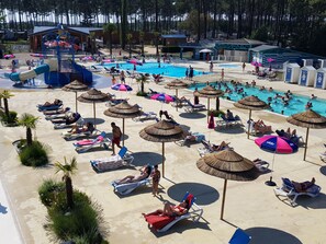 Utomhuspool och uppvärmd pool