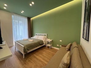 Premium bedding, down duvets, pillow-top beds, in-room safe - CASA IMPERATORE (Naples)