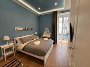 Deluxe Double Room, Non Smoking, City View | Premium bedding, down comforters, pillowtop beds, in-room safe - CASA IMPERATORE (Naples)