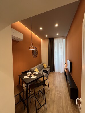 Family Studio Suite | Living area | Smart TV