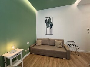 Deluxe Triple Room, Non Smoking, City View | Premium bedding, down comforters, pillowtop beds, in-room safe - CASA IMPERATORE (Naples)