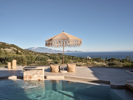 Outdoor pool. Ocean Luxury Villas