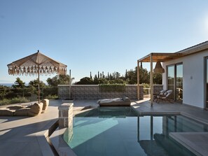 2 bedrooms, Egyptian cotton sheets, premium bedding, in-room safe - Ocean Luxury Villas (Zakynthos)