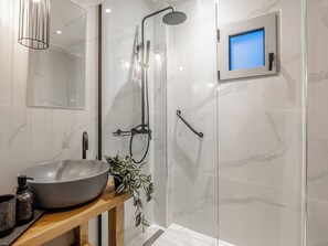 Signature Villa, 2 Bedrooms, Private Pool, Sea View | Bathroom | Shower, hydromassage showerhead, free toiletries, hair dryer - Ocean Luxury Villas (Zakynthos)