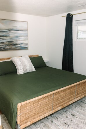 2 bedrooms, iron/ironing board, WiFi, bed sheets