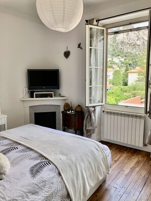 1 slaapkamer, een strijkplank/strijkijzer, wifi, beddengoed