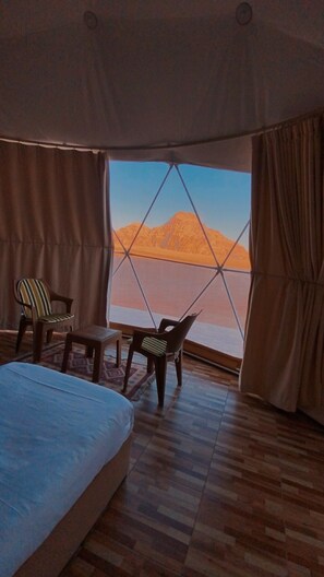 Premium bedding, down duvets, pillow-top beds, blackout curtains - Romantic Moment Rum (Wadi Rum)
